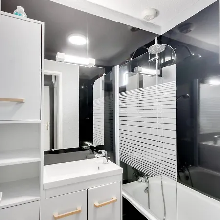 Semesterbostad Holiday Home Number 13 In Signy Le Petit With Bubble Bath Swimming Pool Signy-le-Petit